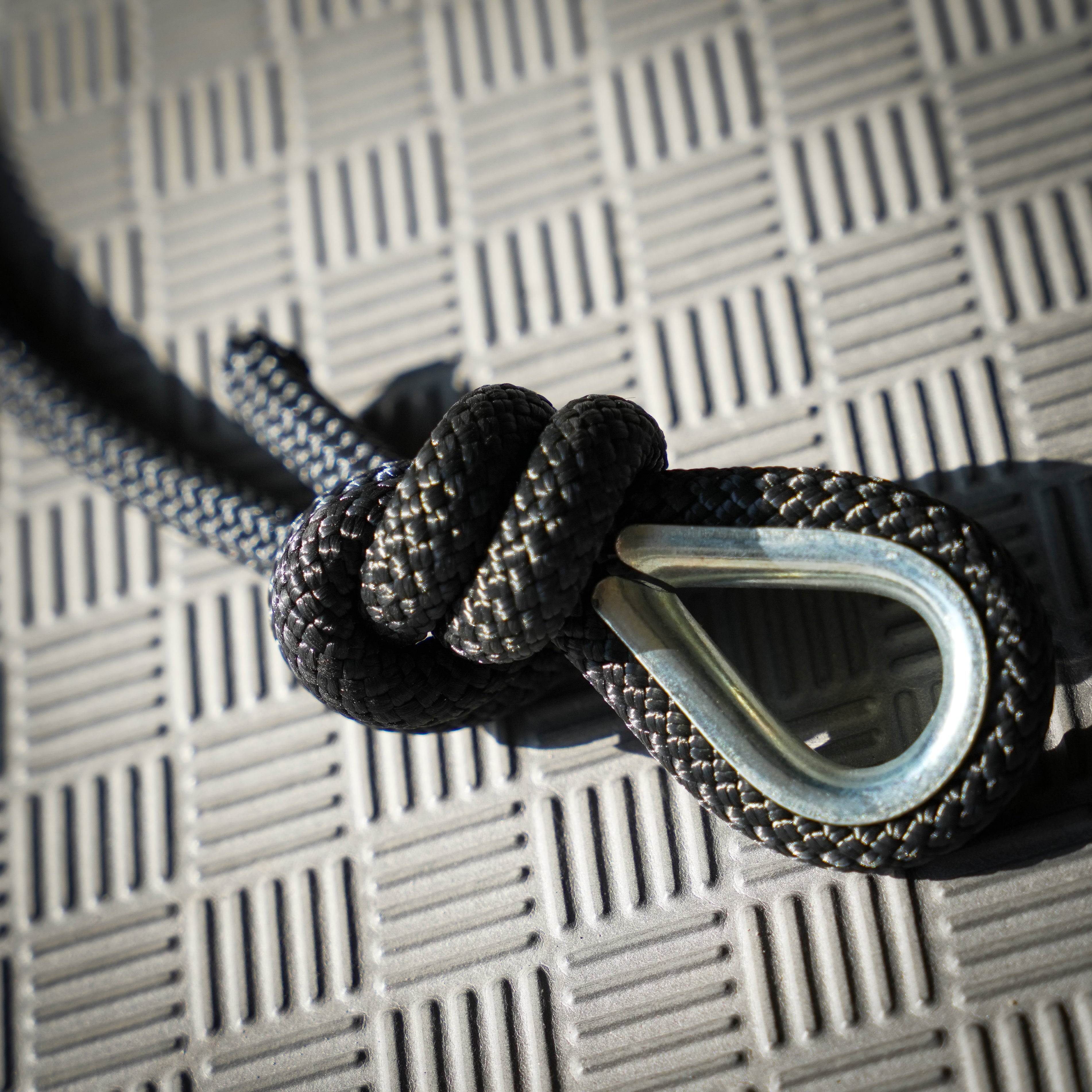 Thimble spliced into bungee rope